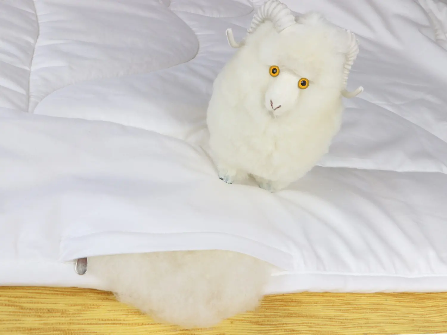 Winter Weight Wool Comforter: Eco-Friendly Down Replacement